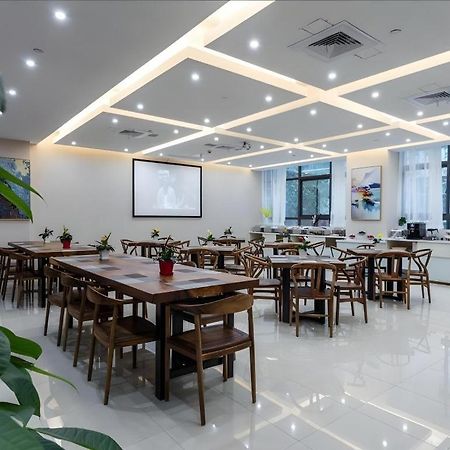 格雅常州春秋淹城新时代家俱广场酒店 外观 照片