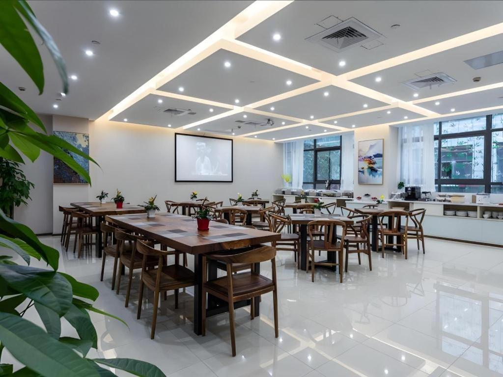 格雅常州春秋淹城新时代家俱广场酒店 外观 照片