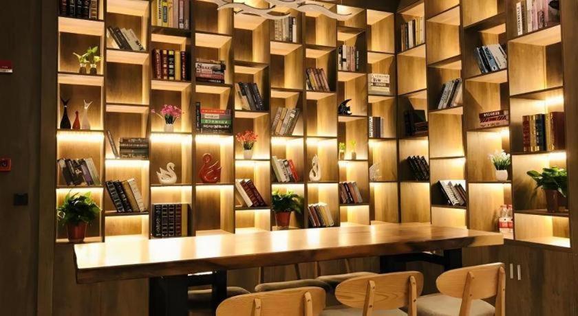 格雅常州春秋淹城新时代家俱广场酒店 外观 照片